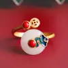 Elegante Cloisonne Xiangyun Anel de Jade Branco com Pedra de Pinho Vermelho Retro Azul Queimado Xiangyun Anel de Jade Hetian Estilo Nacional Chinês