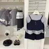 Conjunto casual de tres piezas estilo coreano para niños: camisa básica con ribete de encaje, top de tirantes acanalado y pantalones holgados de pierna ancha con lunares