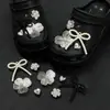 2026 Novo Estilo Retro High-End Tamancos para Meninas com Acessórios, Fivela Decorativa Resistente para Sapato com Glitter Prata Puff de Libélula