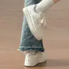 Tênis brancos versáteis de sola grossa estilo universitário para mulheres, novos mocassins casuais coreanos de 2026 com bolinhas