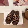Estilo Minimalista Urbano Limpo e Nítido Deslocamento Temperamento de Alto Padrão Chinelos 2024 Mais Vendidos Sapatos Femininos Leves Modernos Fashionáveis Meio