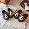 Pantuflas de Algodón Cerradas para Niños 2026 Invierno Nuevos Zapatos Peludos para Niñas Pantuflas de Dibujos Animados con Felpa Cálida Tipo Birkenstock