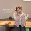 Bola de Arroz Grudento Roupas Infantis 2026 Outono Novo Estilo Crianças Estilo Coreano Gola de Boneca Babado Suéter de Tricô com Costela Vertical