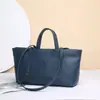Nuevo bolso de mano para mujer hecho de cuero genuino, bolso de hombro, bolso tote de piel de vaca transfronterizo, bandolera de nicho, cuero suave vintage, gran capacidad