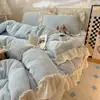 Juego de ropa de cama de cuatro piezas de encaje francés de grado A para invierno, con funda de edredón de vellón de doble cara y sábana bajera de terciopelo coral de vellón