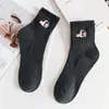 Calcetines cityboy para hombre y mujer, modernos y únicos con bordado, estilo callejero, calcetines blancos y negros, calcetines deportivos transpirables de algodón de media pantorrilla