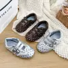 Novo Modelo Outono 2026 Sapatos Mary Jane de Couro Versáteis e Leves para Crianças Maiores, Sapatos Casuais Planos para Meninas para Uso Externo