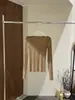 [Kaipu] Trece Temporadas Otoño Top de un hombro mate estilo francés con flocado, manga larga, versátil, adelgazante camiseta para mujer TB4228