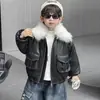 Roupas de Inverno para Meninos com Gola de Pelo, Jaqueta de Couro com Forro de Fleece, Estilo Coreano, Design Moderno e Descolado, Jaqueta de Motociclista Acolchoada, Jaquetas para Bebês e Crianças Pequenas