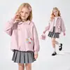 Abrigo de Otoño para Niñas 2026 Estilo Nuevo, Moda con Cuello Solapa Estampado de Dibujos Animados Holgado Cómodo Abrigo para Niños Mayores