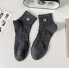 Calcetines para hombre primavera y verano calcetines de tubo fino algodón blanco bordado de letras calcetines deportivos absorbentes de sudor transpirables venta al por mayor
