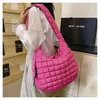Bolsa de Tecido Grande Capacidade Preenchida com Algodão Transfronteiriça Bolsa de Ombro Tote Plissada Versátil Nicho Literário Bolsa Feminina Guangzhou Shiling Bag