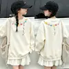 Sudaderas forradas de felpa para niñas de importación, nueva colección otoño/invierno 2026, cuello redondo, diseño de caricatura lindo, tops de manga larga para niños como capa base, venta al por mayor