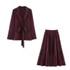 Traje de dos piezas para mujer con falda plisada, estilo para ir al trabajo, cintura ajustada, chaqueta de manga larga con detalle de corbata y falda larga. Venta al por mayor transfronteriza, disponible en 12 colores