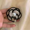 Tela Estilo Tweed Flor de Diamante Broche de Perla Corsage Retro Elegante Sencillo Lujo Accesible Accesorios de Traje de Gama Alta