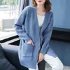 Suéter Cardigan Tricotado Novo Primavera e Outono Feminino Versátil Manga Longa Solto Peça Externa Jaqueta Coreana Cor Sólida Comprimento Médio