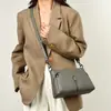 Bolsos cruzados para mujer al por mayor transfronterizos 2026 nuevos más vendidos bolsos para madres de mediana edad bolsos cuadrados pequeños bolsos de mano de moda para el trabajo