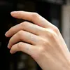 Pegatinas de tatuaje de dedo de papel de aluminio plateado con líneas finas de rosas, mariposas y flores para los nudillos y el dorso de la mano, pegatinas de tatuaje impermeables de línea plateada de nicho