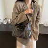Bolsa de mano vintage de gran capacidad estilo coreano para mujer, bolso de hombro cruzado de moda para otoño e invierno, bolso casual de axila