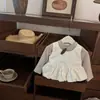 Look de Outono 2026 para Meninas Energéticas: Conjunto Três Peças Super Fofo: Colete Bud de Bolinhas, Camiseta de Bolinhas e Calça Flare