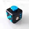 Fabricantes de origen en stock al por mayor 3.3cm agujero abierto cuadrado hilos de descompresión descompresión cubo de Rubik infinito dados juguetes