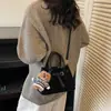 Bolso de Ante para Mujer 2025 Nuevo Otoño e Invierno Retro Versátil Bolso Cruzado Diseño de Nicho Bandolera Individual Bolso Cubo