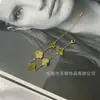 Popular Pulsera de Cinco Flores de Oro y Diamantes de 13 mm para Mujer, 18K que No se Desvanece, Gama Alta, Moderna, Simple, Estilo Versátil, Venta al por Mayor de Fábrica