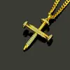Fabricantes europeos y americanos suministro de joyería hip-hop tornillo cruz clavo colgante collar personalidad hombres colgante genial