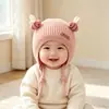 Gorro para Bebé 2026 Otoño e Invierno Estilo Coreano Gorro de Punto para Niños y Niñas, Bonito Ala Ancha con Protección para los Oídos, Diseño de Abejita