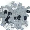 Los fabricantes producen y venden una variedad de clips metálicos, clips de plástico, clips de marca, clips para identificación