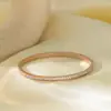Europa y Estados Unidos nuevo brazalete de acero de titanio para niñas alta gama horno chapado en oro real acero inoxidable exquisito no se decolora mano de mujer