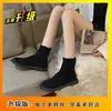 Botas Finas de Camurça Retrô para Mulheres 2026 Outono e Inverno Novo Estilo Versátil Botas Elásticas de Solado Grosso Estilo Coreano Zíper Traseiro Botas Curtas de Solado Grosso