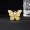 Broche de mariposa blanca de alta calidad anti-fritillary Perla anti-luz pasador corsage punto de fábrica al por mayor accesorios para ropa