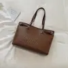 Bolso tote de gran capacidad con patrón tejido, nueva moda principios de otoño 2026, bolso de hombro simple y elegante, bolso de mano casual, moderno