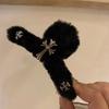 Pinza de tiburón de felpa negra ~ chica dulce y cool peinado recogido hacia atrás disco retro otoño e invierno moda