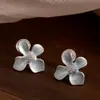 Brincos de Tarraxa Florais Vintage Estilo Francês para Mulheres, Presilhas de Orelha Tipo Disco de Repelente de Mosquitos, Design de Nicho de Luxo Leve, Brincos de Temperamento de Alta Qualidade