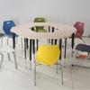 Mesas e Cadeiras de Treinamento de Amendoim Mesas e Cadeiras Combinadas de Emenda Escolar Mesas e Cadeiras de Sala de Reunião Escritório Mesas e Cadeiras Plásticas de Formato Especial Atacado