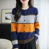Nova Chegada Outono/Inverno 2026: Cardigã Feminino Color Block de Malha Veludo Macio, Gola Redonda, Caimento Solto e Manga Longa