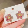 Pendientes de Botón Geométricos de Cristal con Forma de Pétalo Hechos a Mano Diseño de Nicho Sentido de Lujo Ligero Pendientes de Celebridad de Internet 2026 Nuevo Estilo Joyería para Orejas de Moda
