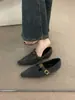 Zapatos negros de fieltro para mujer, nuevos para otoño e invierno 2025, de tacón alto, cálidos, con forro de pelo gris, punta fina y aumento de altura interior