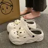 Zapatos con Agujeros de EVA para Mujer Verano Moda Exterior Slip-on Antideslizante Suela Gruesa que Aumenta la Altura Estilo Nuevo Sandalias de Media Punta Baotou