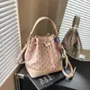 Bolso tipo cubo de retazos de colores de moda Otoño 2025 con estampado para mujer, Bolso tipo cubo cruzado con cordón, letras y correa ancha para el hombro, Bolso de exportación