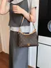 El nuevo bolso de mano de gran capacidad de Henggeng es un bolso tote de alta gama para el día a día, un bolso de hombro versátil, un bolso cruzado con monograma vintage