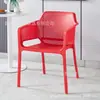 Silla nórdica de plástico para el hogar, taburete con respaldo grueso y reposabrazos, silla de ordenador, tienda de té con leche, cafetería, restaurante de ocio, mesa y silla.