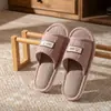 Chinelos de linho respiráveis com sola macia para mulheres, novo modelo 2026, casuais para casa, antiderrapantes, silenciosos, confortáveis, de algodão e linho, para o chão