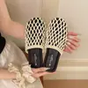 Meia-pantufa Fechada Respirável de Trama Oca 2026 Verão Nicho Design de Cor Sólida Sandálias Baixas Versáteis da Moda