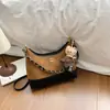 Bolso de hombro pequeño para mujer estilo Chanel con patrón de cadena de diamantes 2026 nuevo bolso cruzado de un solo hombro mate bolso tote de alta gama para ir al trabajo