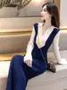 Elegante vestido de punto para dama estilo coreano, de lujo ligero, contraste azul lacre y blanco, estilo Hong Kong con cuello