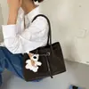 Bolso de mano de diseño nicho transfronterizo para mujer, nueva moda 2026, bolso de hombro y axila único y moderno