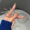 Gafas de lectura de lente única con montura dorada a la moda, exquisitas y elegantes, diseñadas para mujeres de mediana edad y mayores, con un aspecto juvenil